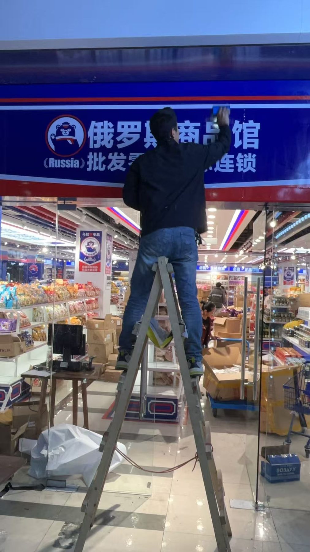 夜间灯箱安装｜现场安装项目实拍
