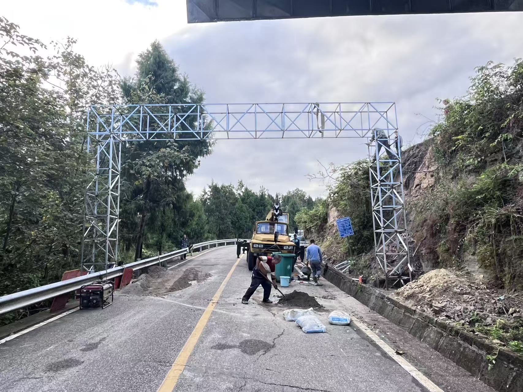 道路龙门架安装｜现场安装项目实拍