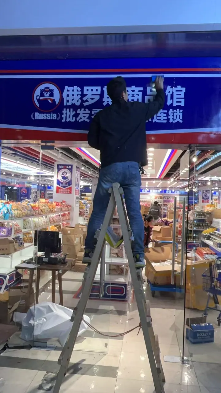 夜间灯箱安装｜现场安装